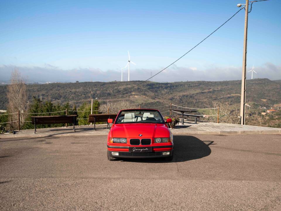 Bild 12/92 von BMW 325i (1994)