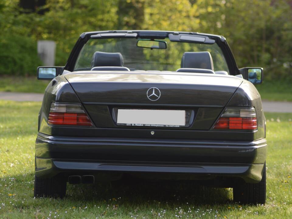 Image 5/22 of Mercedes-Benz 300 CE-24 (1993)