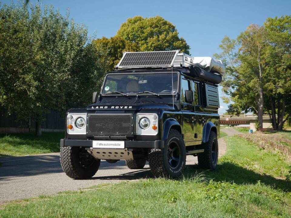 Image 1/50 of Land Rover Defender 110 (1900)