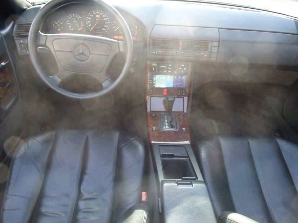 Image 34/45 de Mercedes-Benz 500 SL (1991)