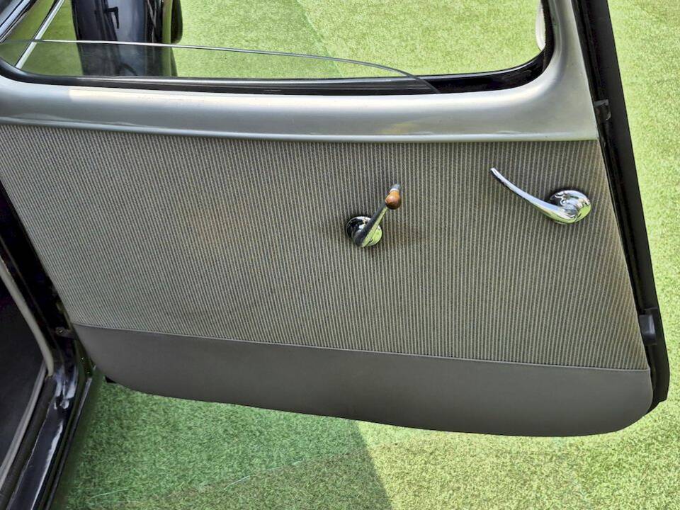 Image 15/47 of Citroën Traction Avant 11 BL (1955)