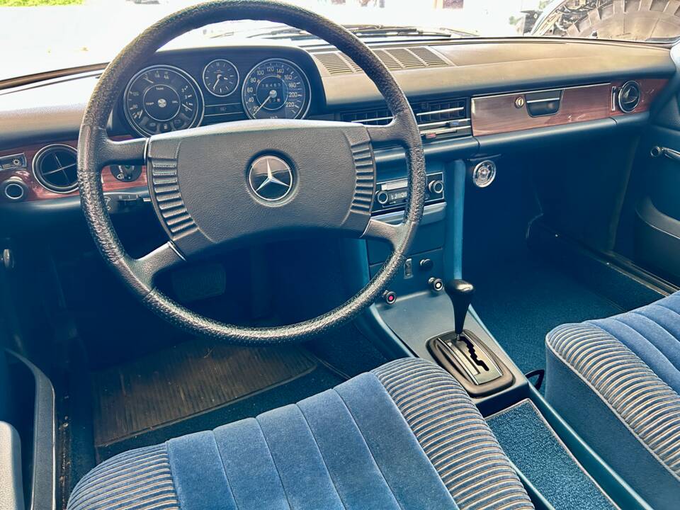 Image 12/61 of Mercedes-Benz 280 CE (1974)