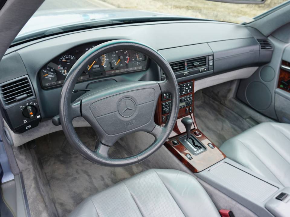 Afbeelding 23/43 van Mercedes-Benz SL 500 (1994)