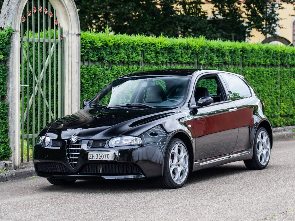 Image 4/36 of Alfa Romeo 147 3.2 GTA (2003)