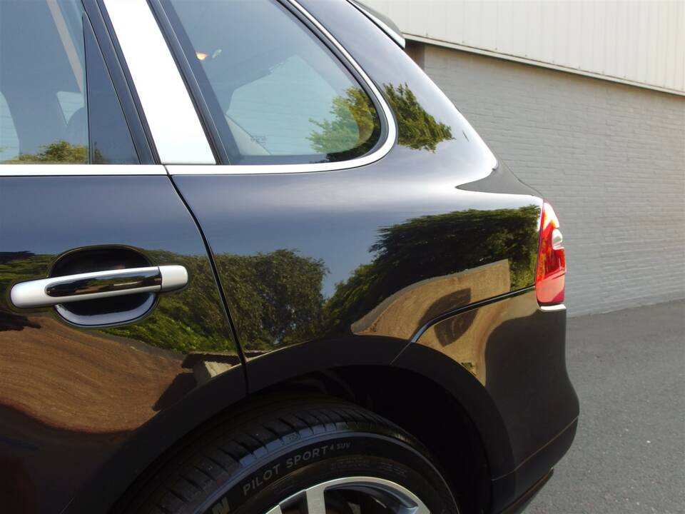 Image 28/93 of Porsche Cayenne Turbo (2007)