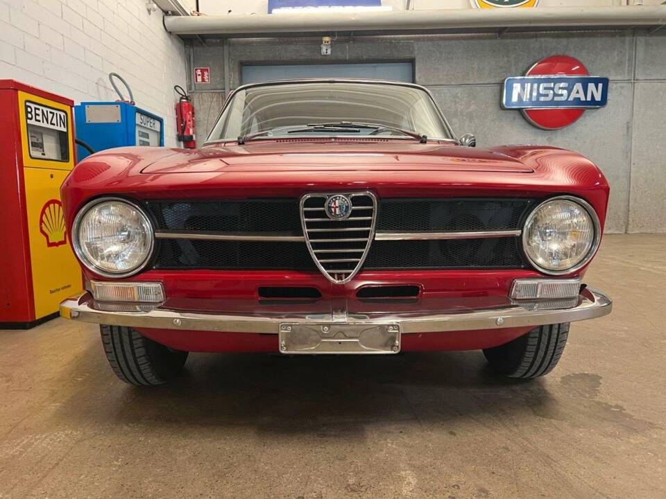 Image 3/20 of Alfa Romeo Giulia GT 1300 Junior (1971)