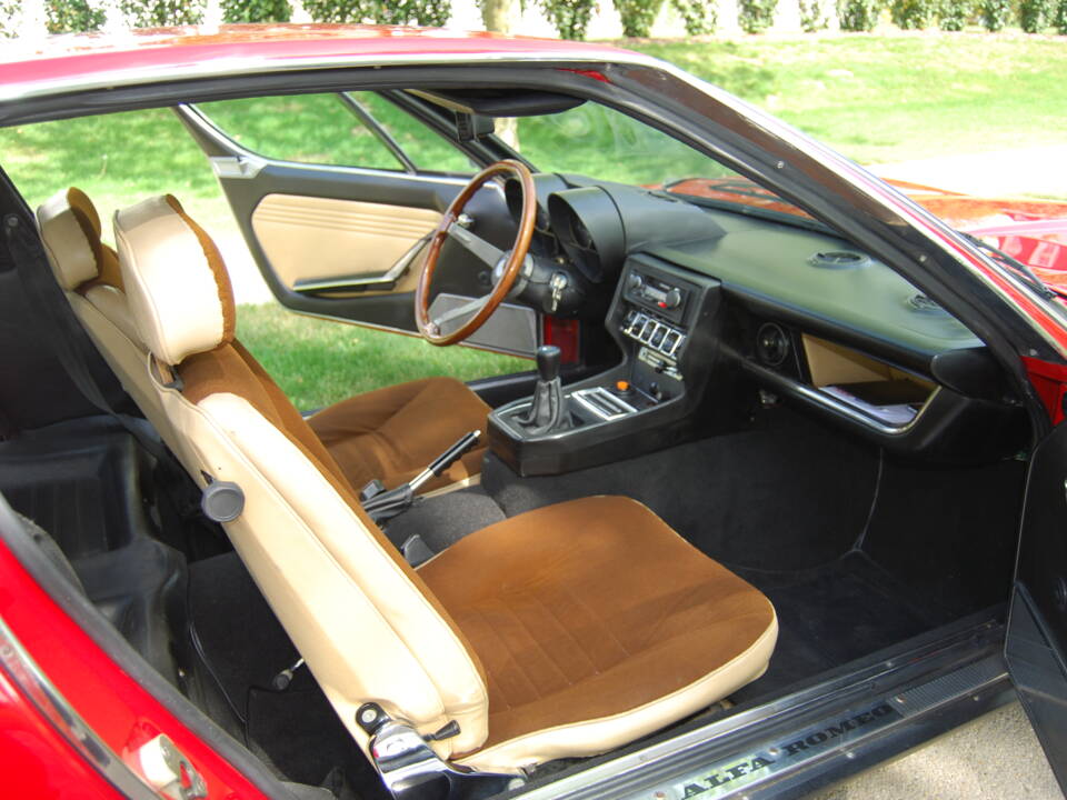 Image 10/15 de Alfa Romeo Montreal (1975)