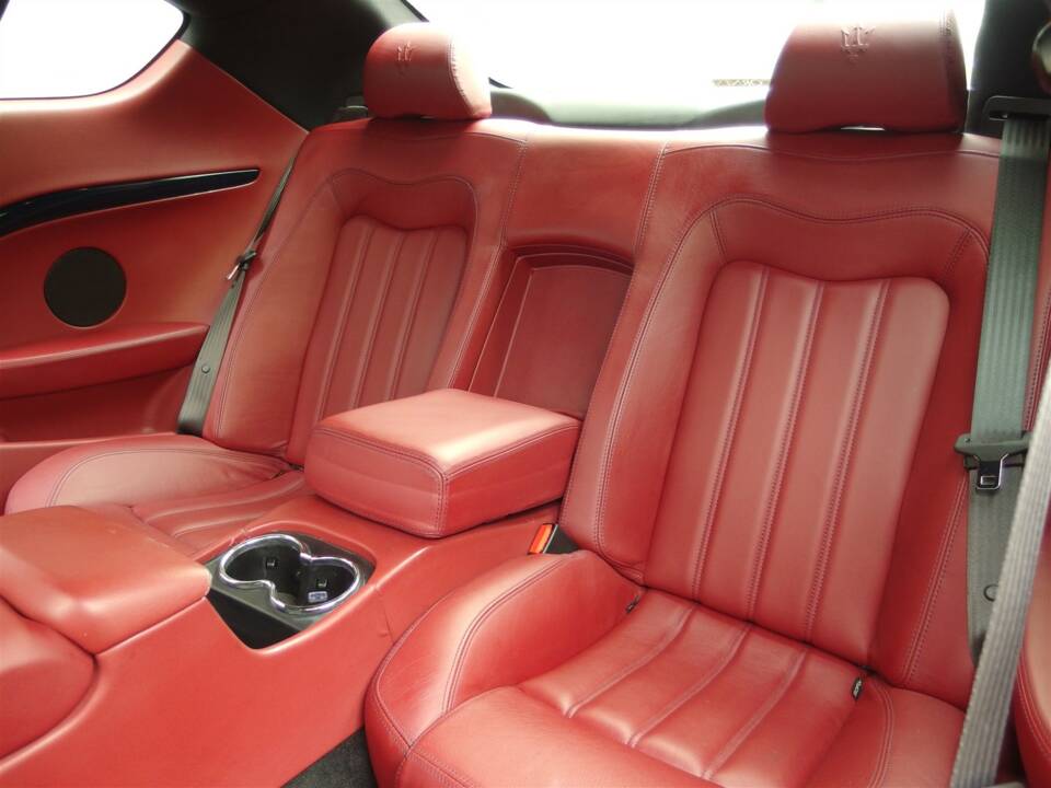 Image 65/99 of Maserati GranTurismo 4.2 (2008)