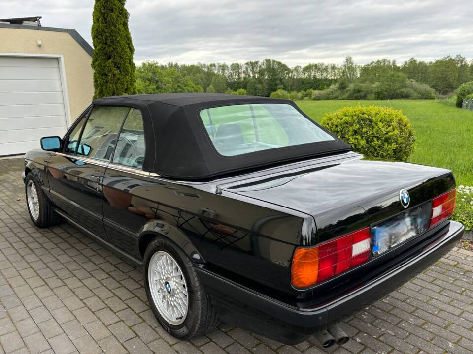 Image 36/40 of BMW 320i (1992)
