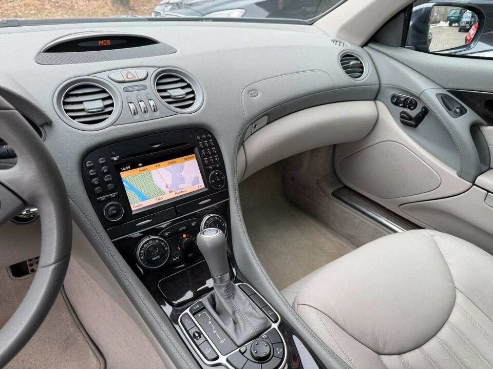 Bild 10/30 von Mercedes-Benz SL 350 (2008)