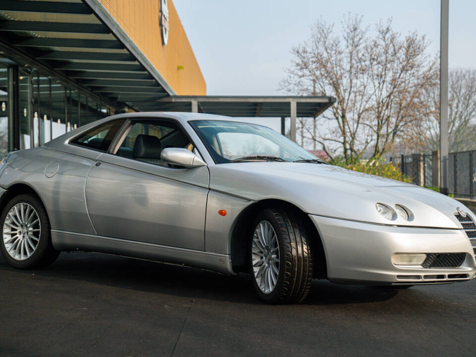 Immagine 7/46 di Alfa Romeo GTV 2.0 JTS (2003)