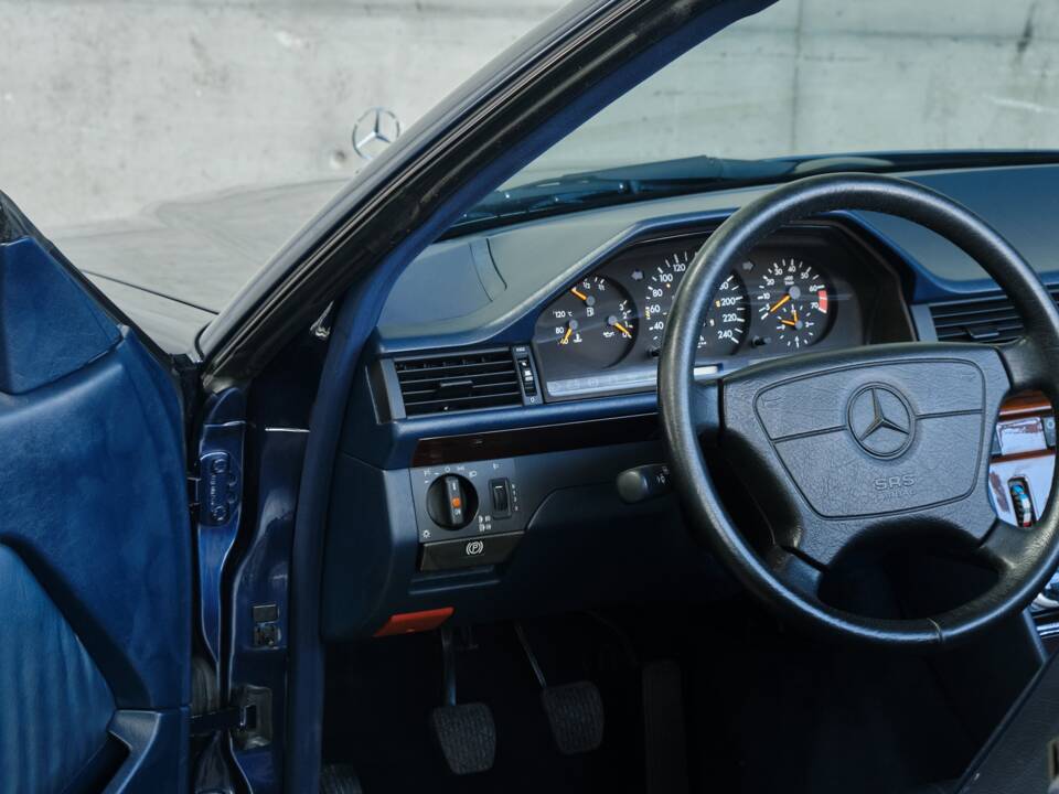 Bild 44/50 von Mercedes-Benz E 200 (1996)