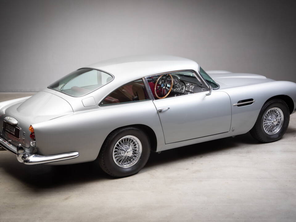 Image 7/20 of Aston Martin DB 5 (1965)