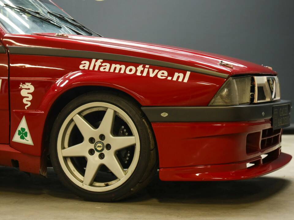 Image 38/50 de Alfa Romeo 75 3.0 V6 QV (1990)