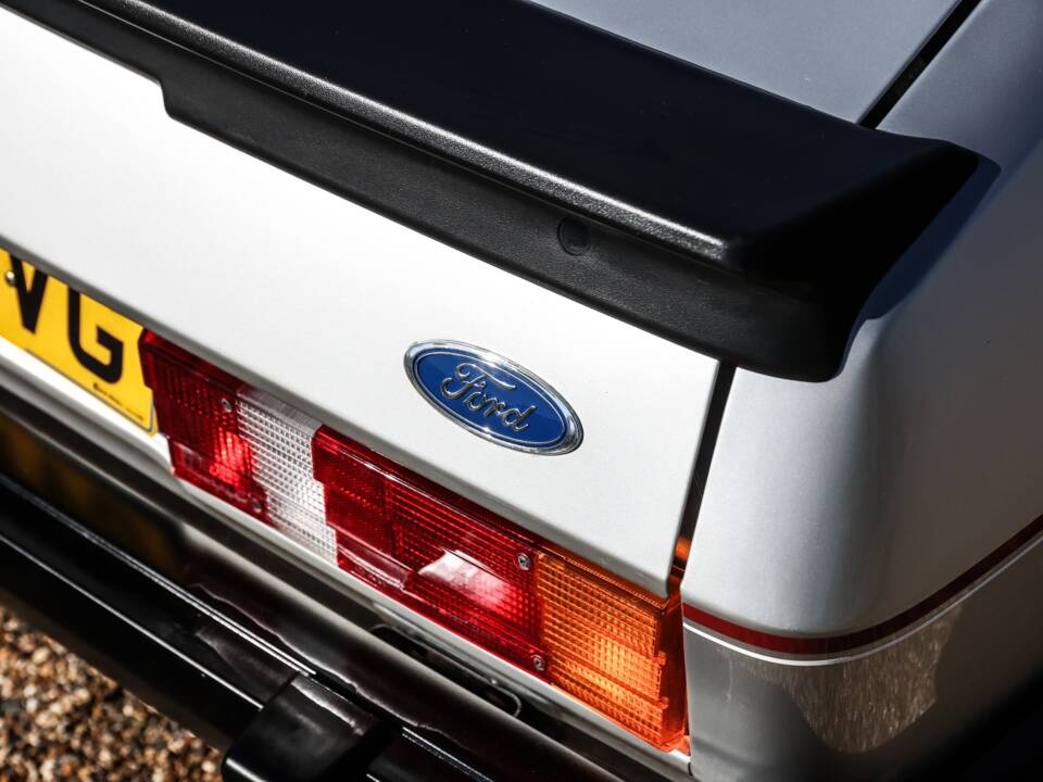 Image 22/50 of Ford Capri 2,8i (1987)