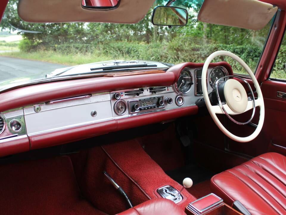Image 11/17 of Mercedes-Benz 280 SL (1970)