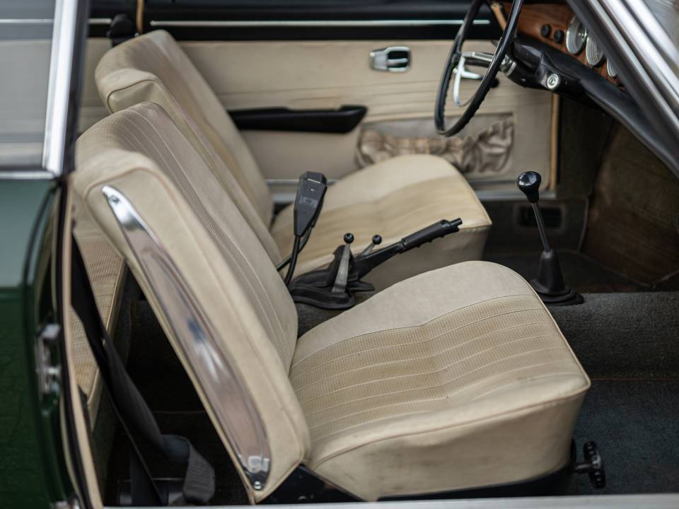 Image 33/38 of Volkswagen Karmann Ghia 1500 (1968)