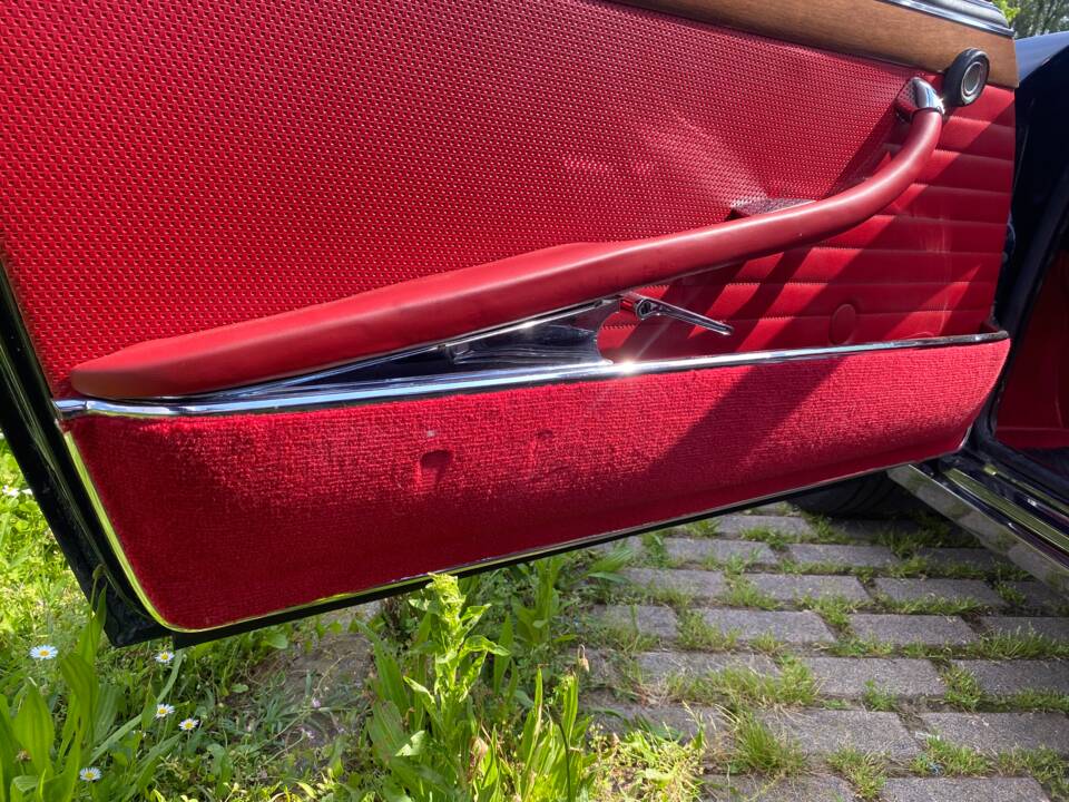 Image 25/79 of BMW 2000 CS (1969)