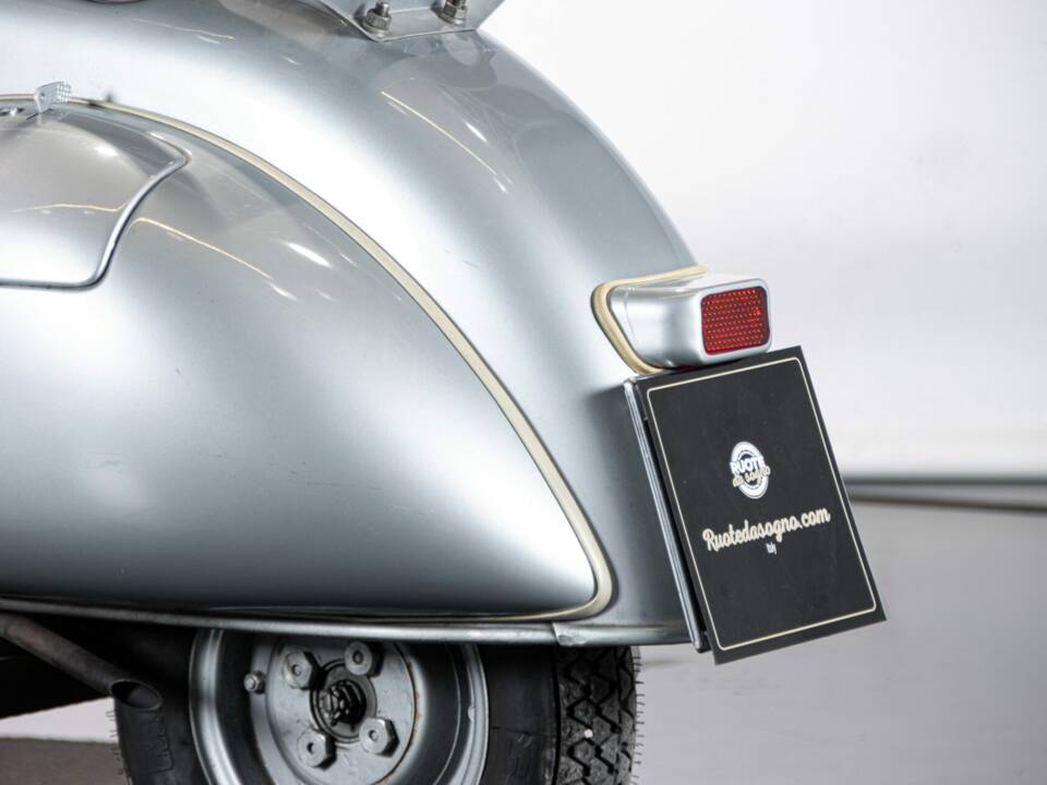 Image 13/45 de Piaggio Vespa 150 (1958)