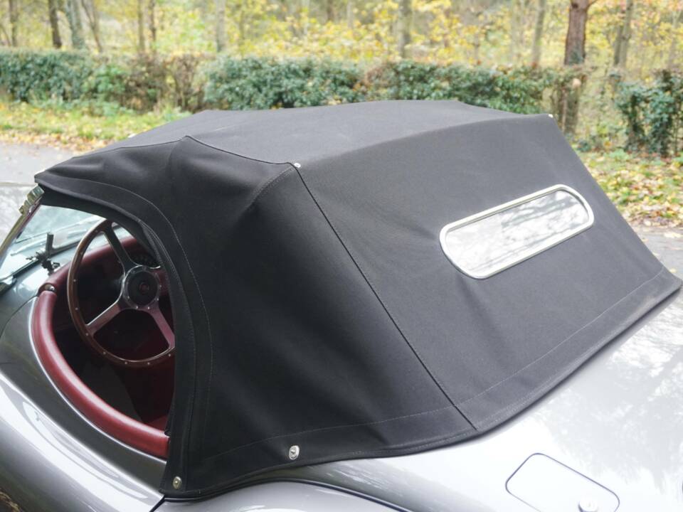 Image 18/19 of Jaguar XK 120 OTS (1952)