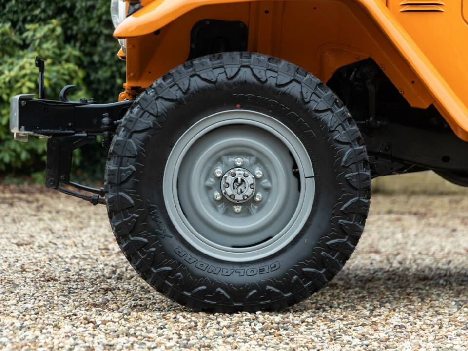Image 18/50 of Toyota Land Cruiser FJ 40 (1980)
