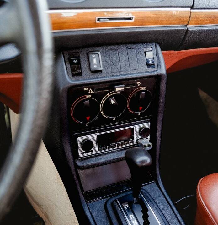 Image 8/8 of Mercedes-Benz 280 E (1976)