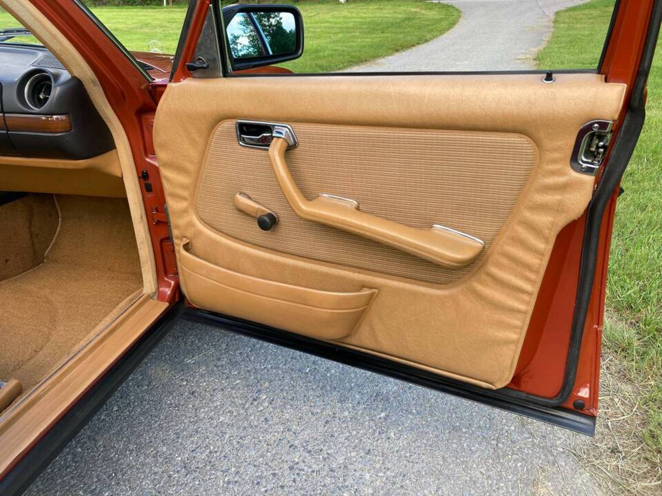 Bild 33/50 von Mercedes-Benz 240 D (1983)