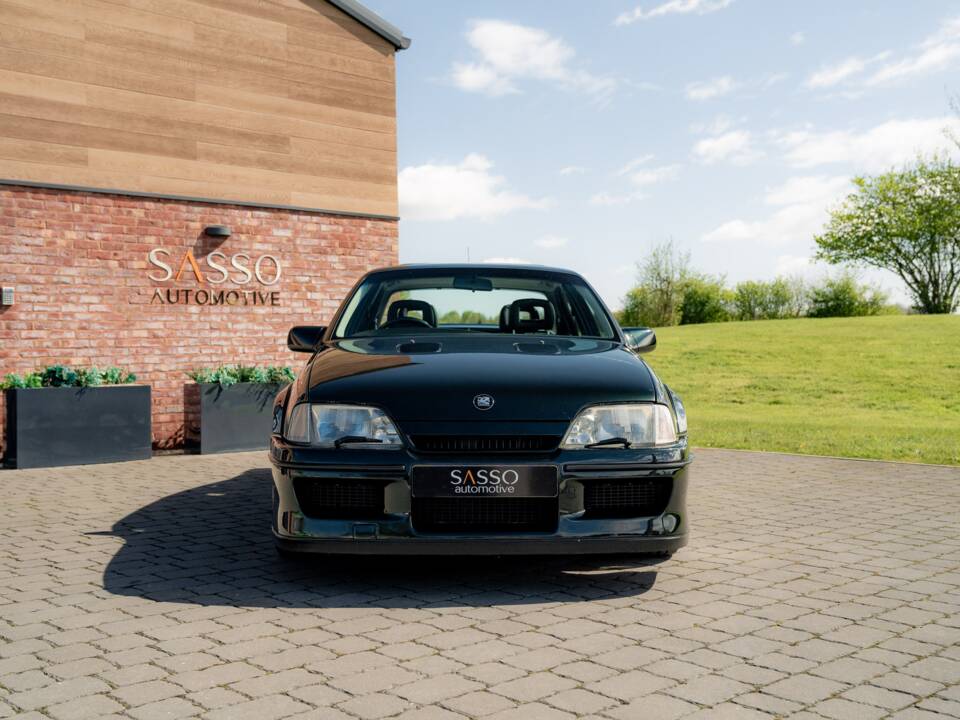 Image 2/75 of Lotus Carlton (1991)