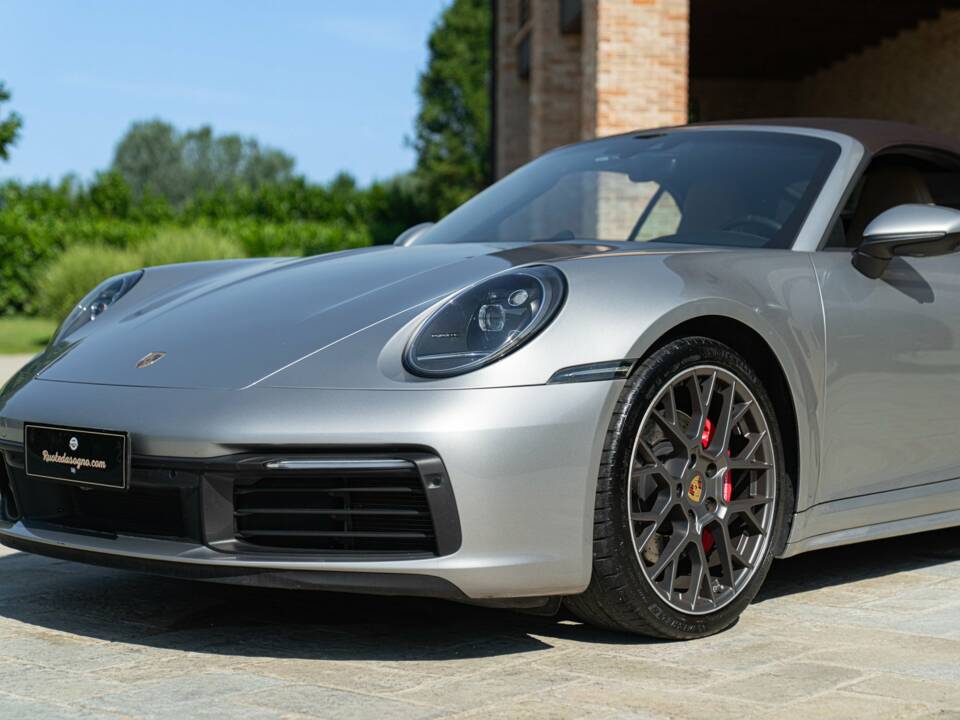 Image 20/50 of Porsche 911 Carrera 4S (2019)