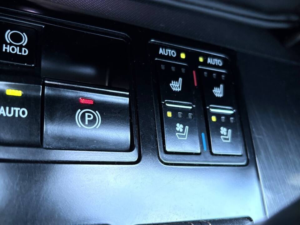 Image 17/27 de Lexus RX 450h (2011)