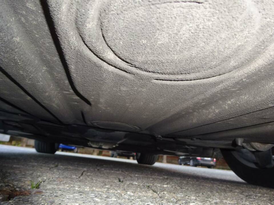 Image 33/42 of Porsche 911 Carrera 4 (1991)