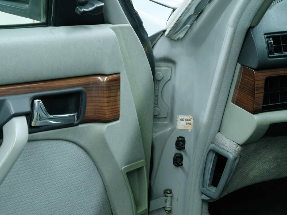 Bild 43/50 von Mercedes-Benz 300 SEL (1986)