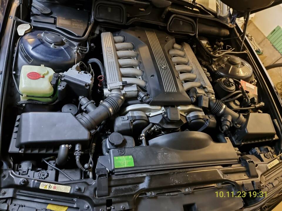 Image 19/58 of BMW 750i (1997)