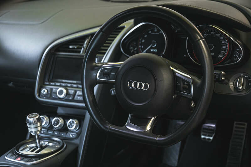 Image 21/38 of Audi R8 V10 (2010)