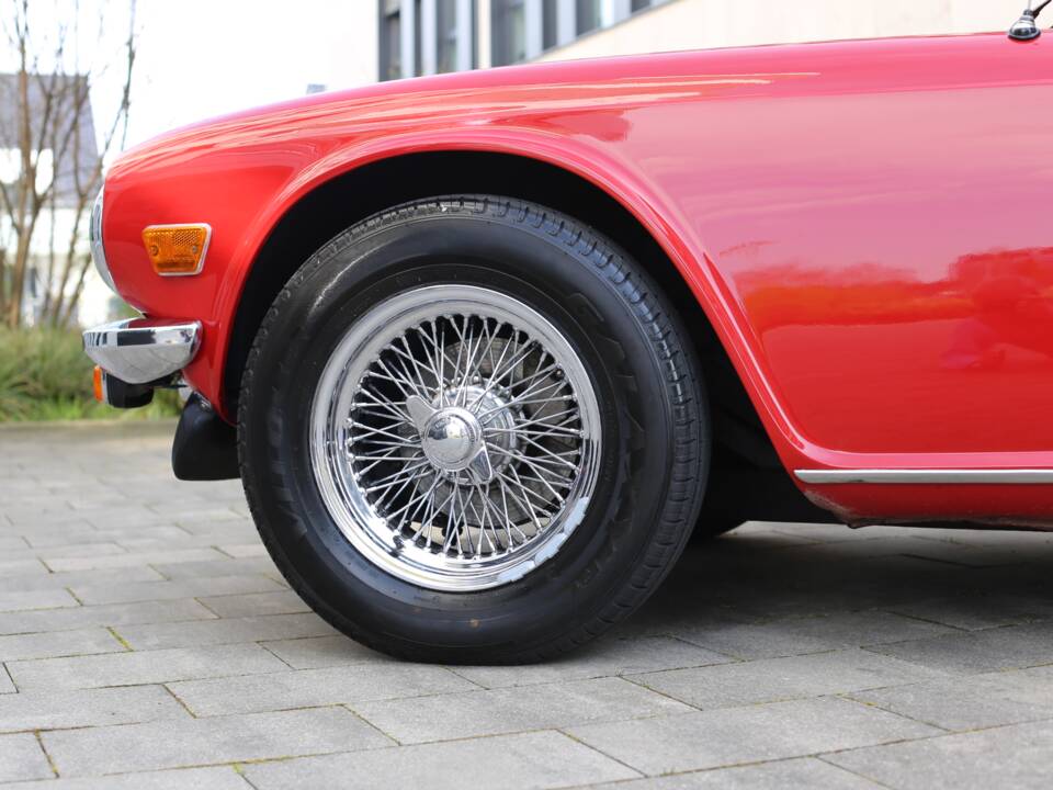 Image 5/49 of Triumph TR 6 (1976)