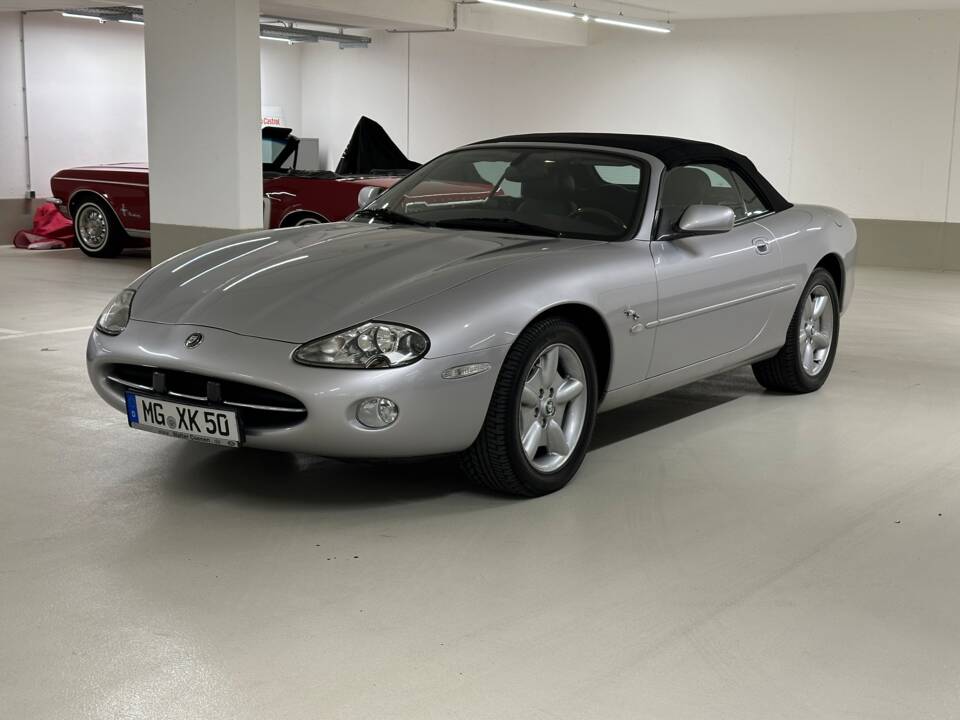 Afbeelding 4/17 van Jaguar XK8 4.0 (2002)