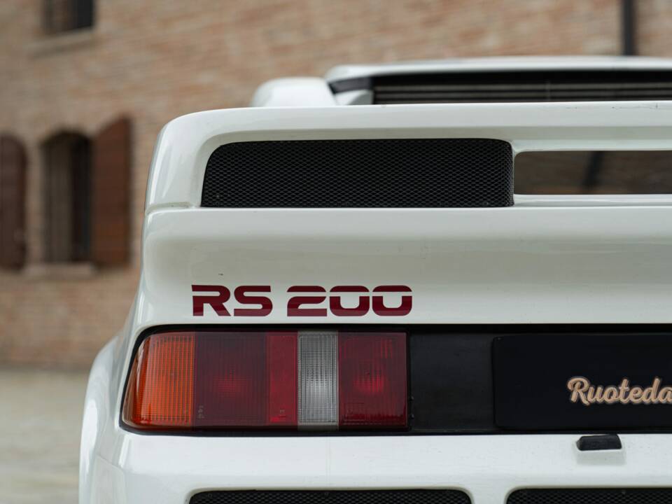 Image 12/50 of Ford RS200 (1987)