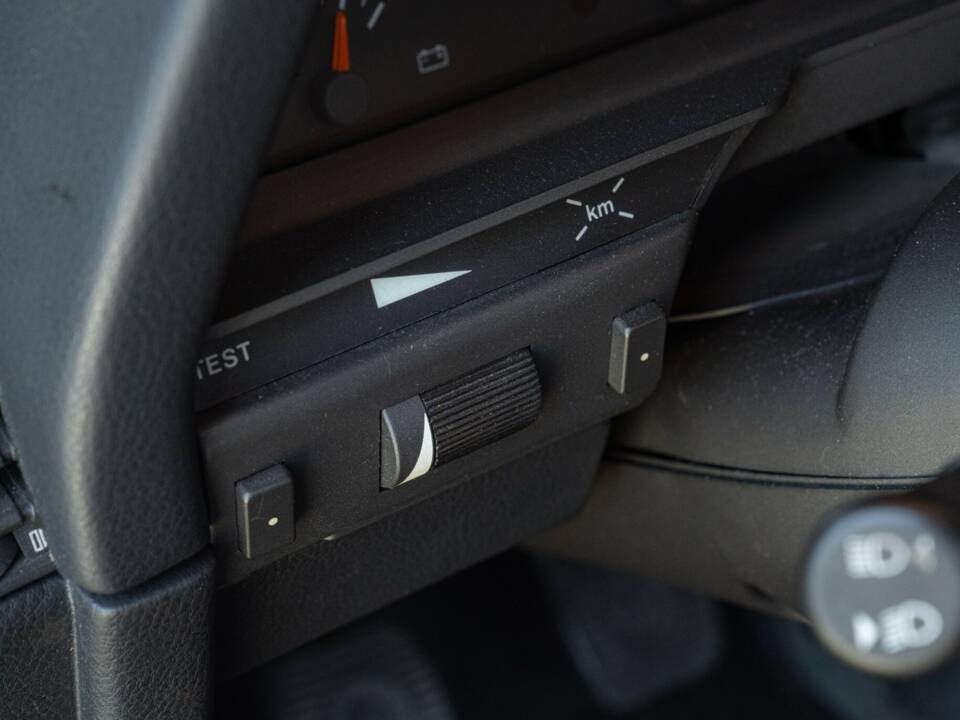 Image 30/50 de Alfa Romeo 164 2.0 (1991)