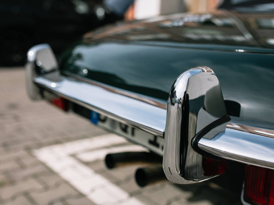 Image 25/63 de Jaguar E-Type (1969)