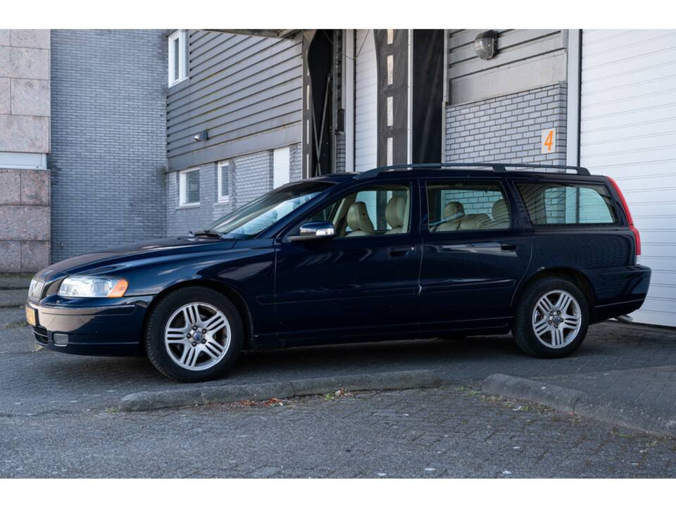 Image 1/43 of Volvo V 70 2.4 (2007)