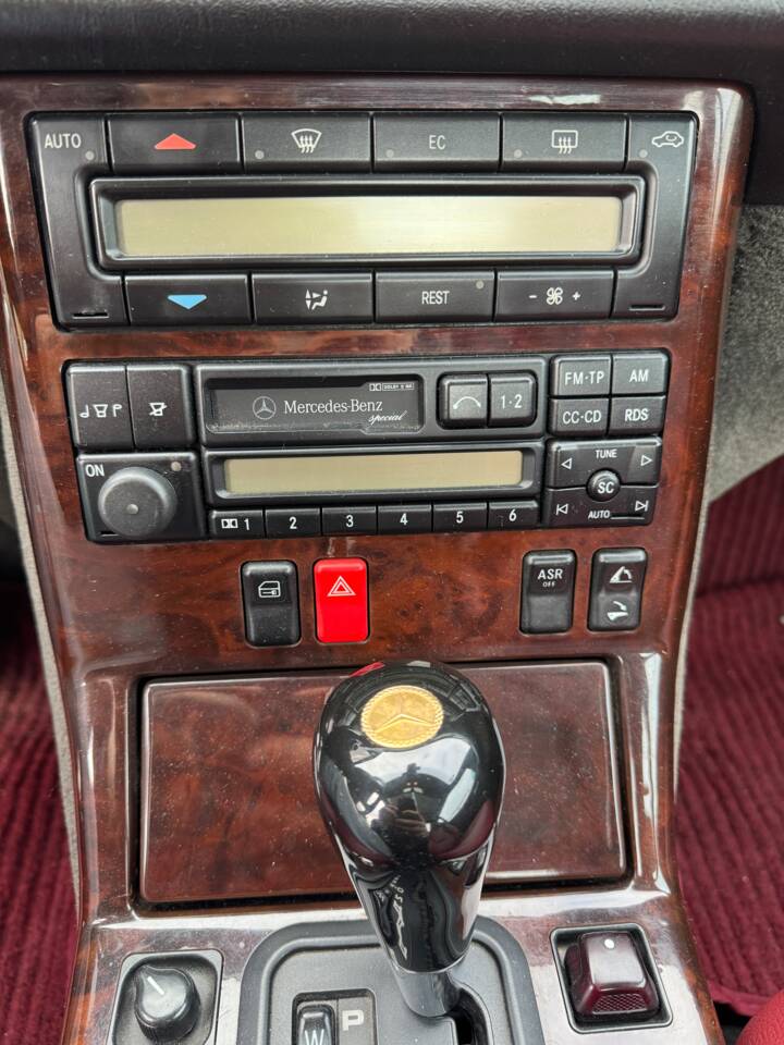 Image 27/51 of Mercedes-Benz SL 320 (1996)