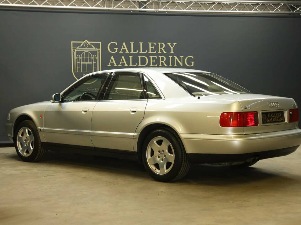 Immagine 27/50 di Audi A8 4.2 quattro (1995)