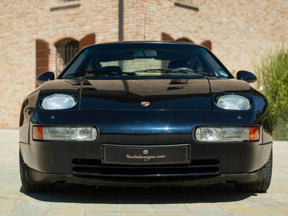 Afbeelding 18/50 van Porsche 928 GTS (1992)