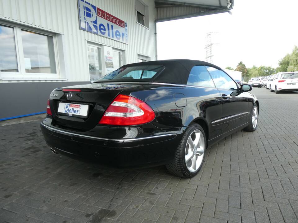 Bild 4/18 von Mercedes-Benz CLK 320 (2003)