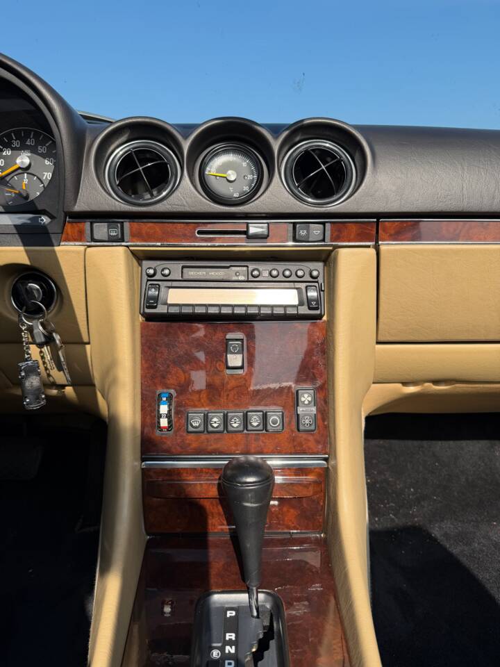 Afbeelding 28/33 van Mercedes-Benz 500 SL (1988)