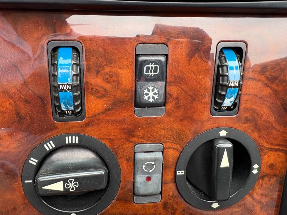 Image 12/31 of Mercedes-Benz 420 SL (1987)