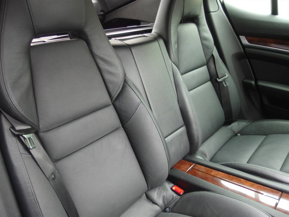 Image 77/98 of Porsche Panamera S (2010)