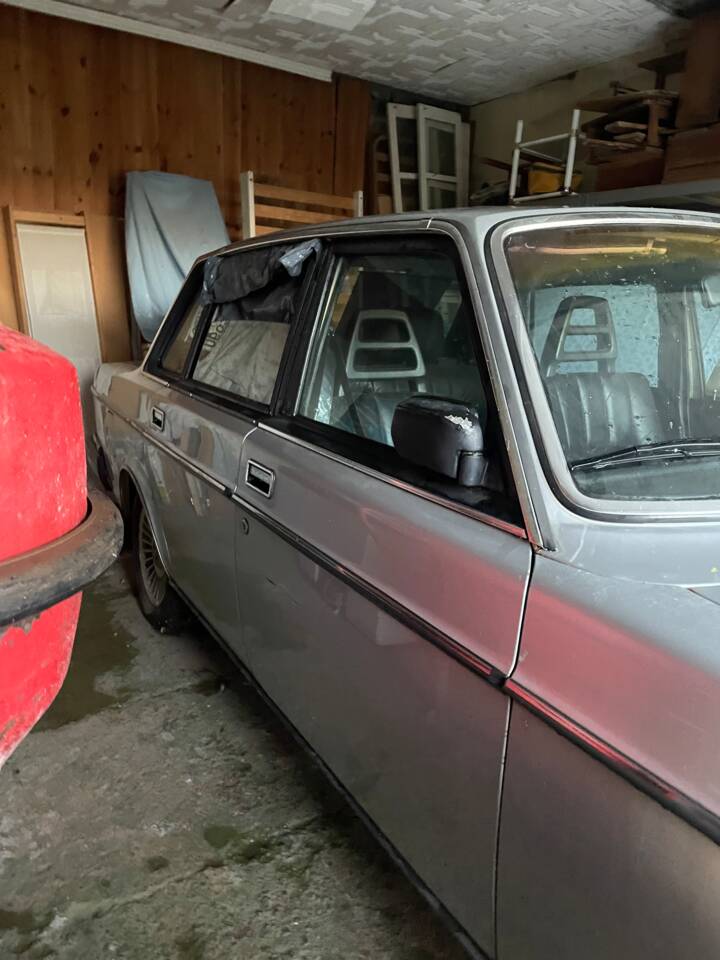 Image 2/9 de Volvo 264 (1982)