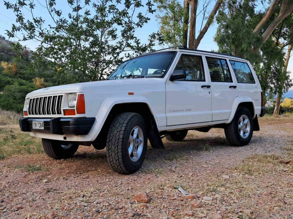 Bild 1/8 von Jeep Cherokee 2.5 TD (1997)