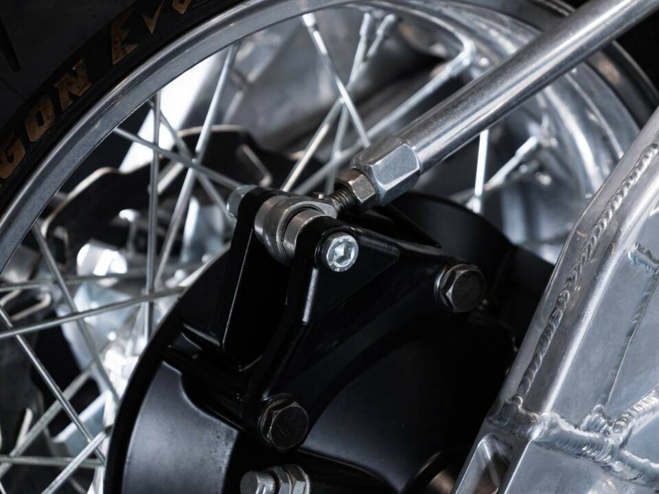 Imagen 42/50 de Moto Guzzi Daytona RS (1998)